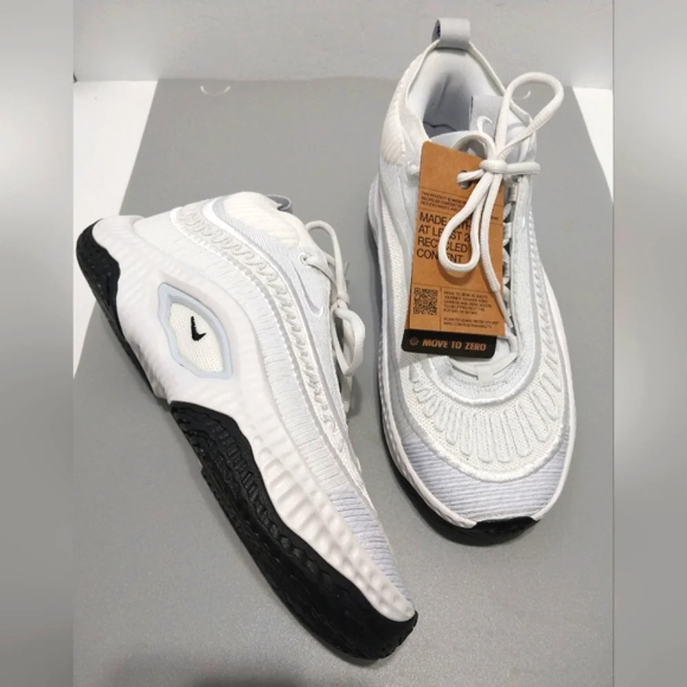 Nike Cosmic Unity 3 Knit ‎ Sneakers, NWT, Size 8.5|EUR 42